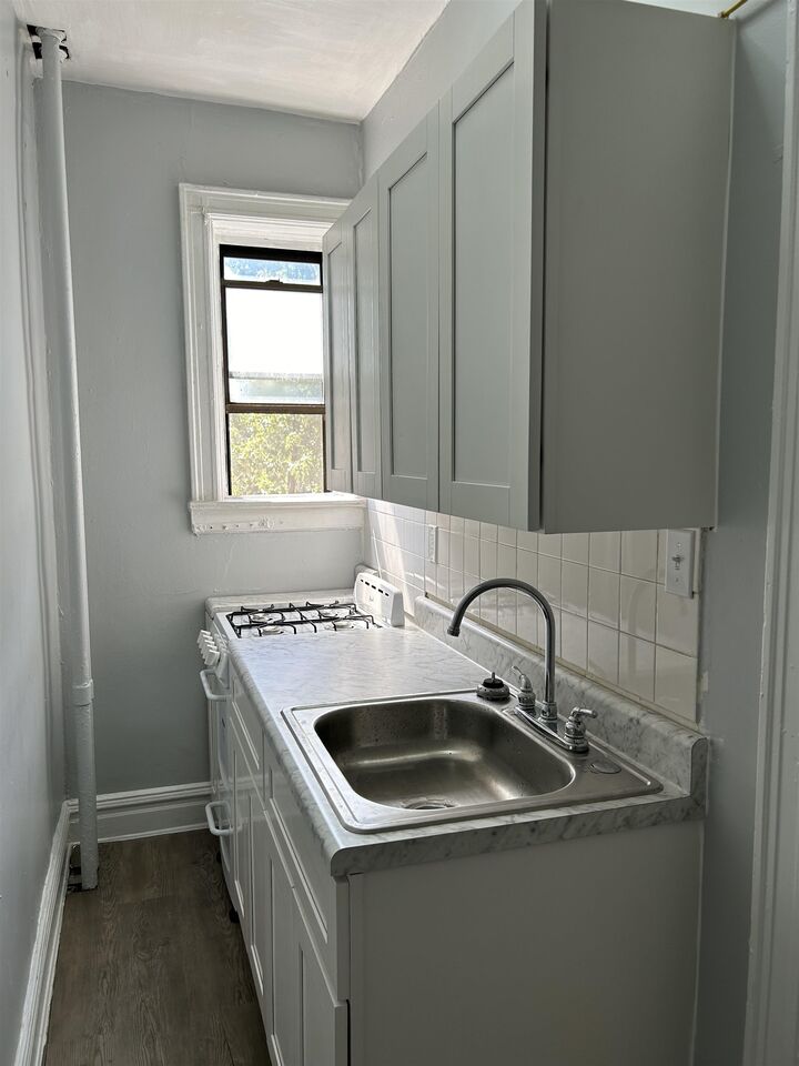 Photo de la propriété: 821 Bergen Ave D7 NJ 07306