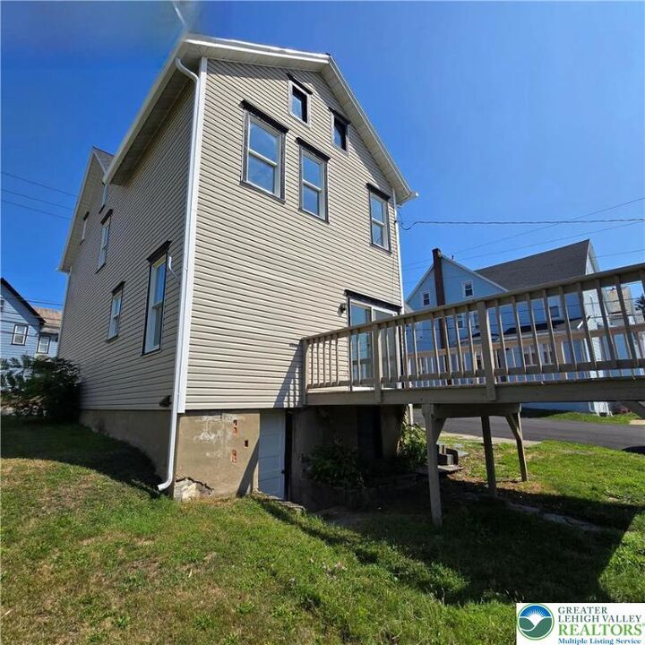 Property Photo:  202 Pennsylvania Avenue  PA 18072 