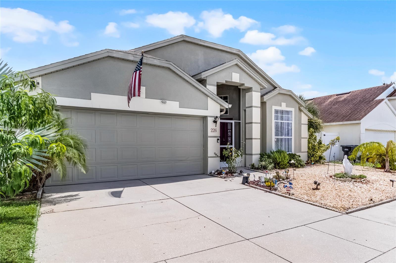 Property Photo: 226 Rochester Loop FL 33897