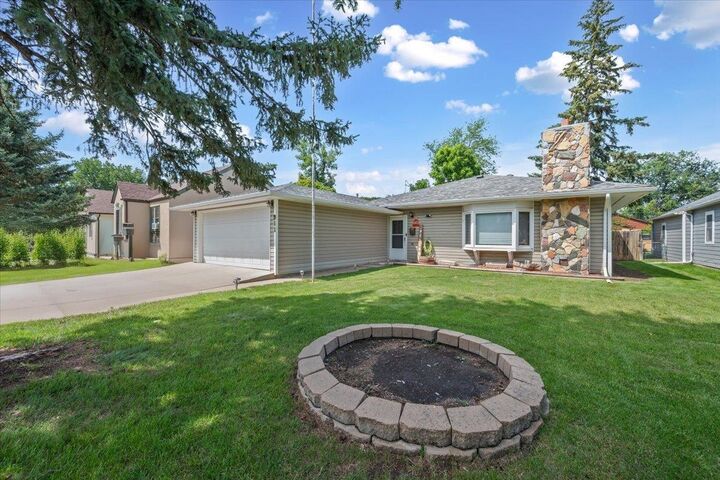 911 Kingsbury Street  Belle Fourche SD 57717 photo