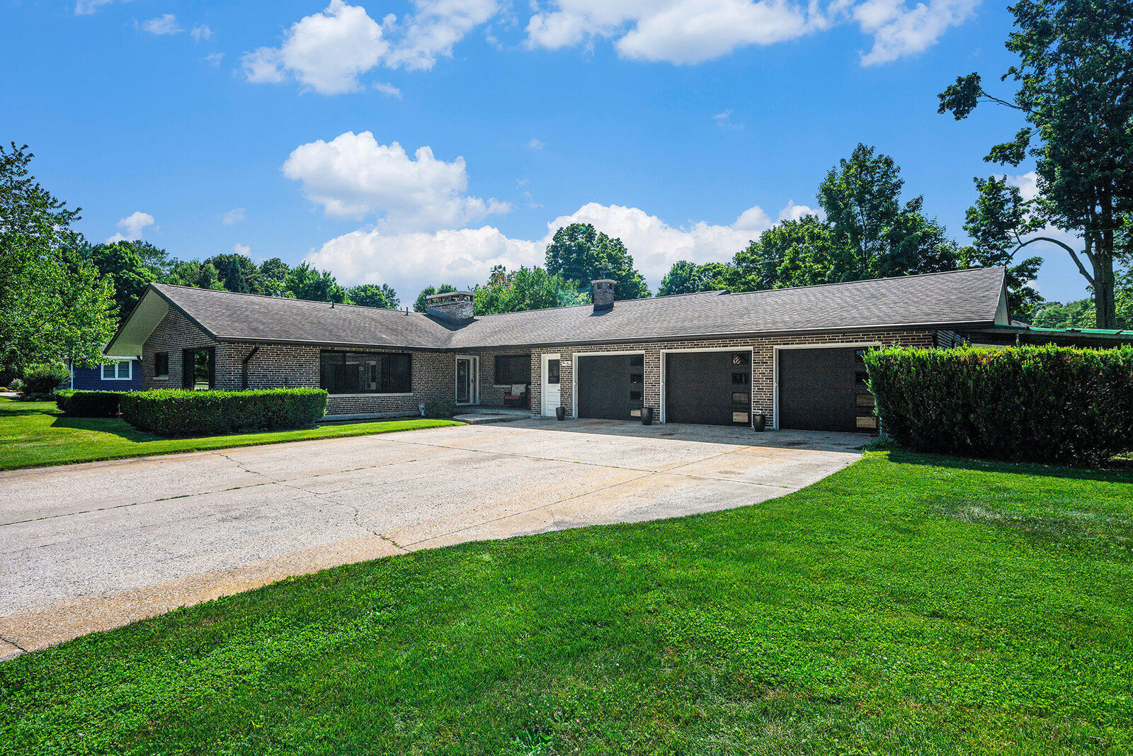 Property Photo:  1010 East Street  MI 49093 