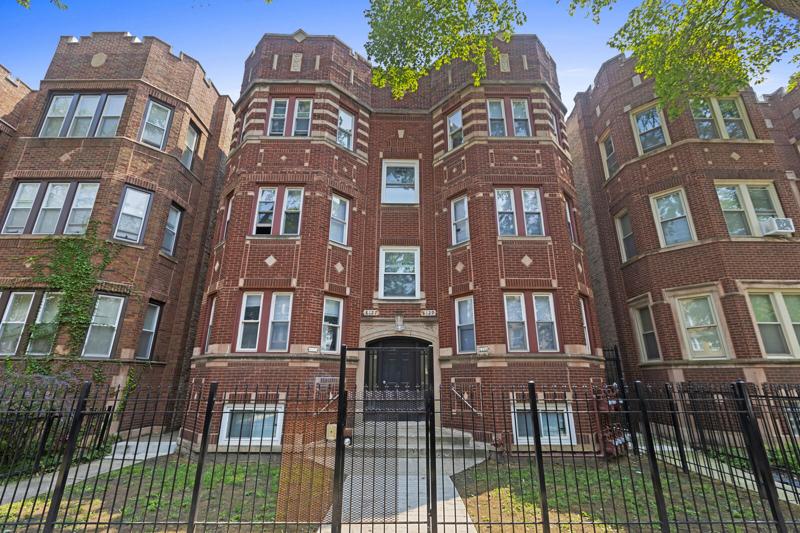 Property Photo:  8129 S Maryland Avenue 1  IL 60619 