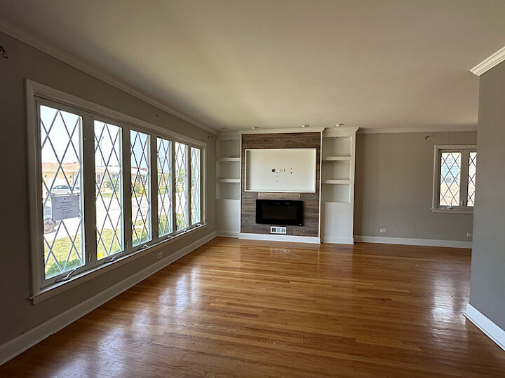 Property Photo: 8517 W Carmen Avenue IL 60656