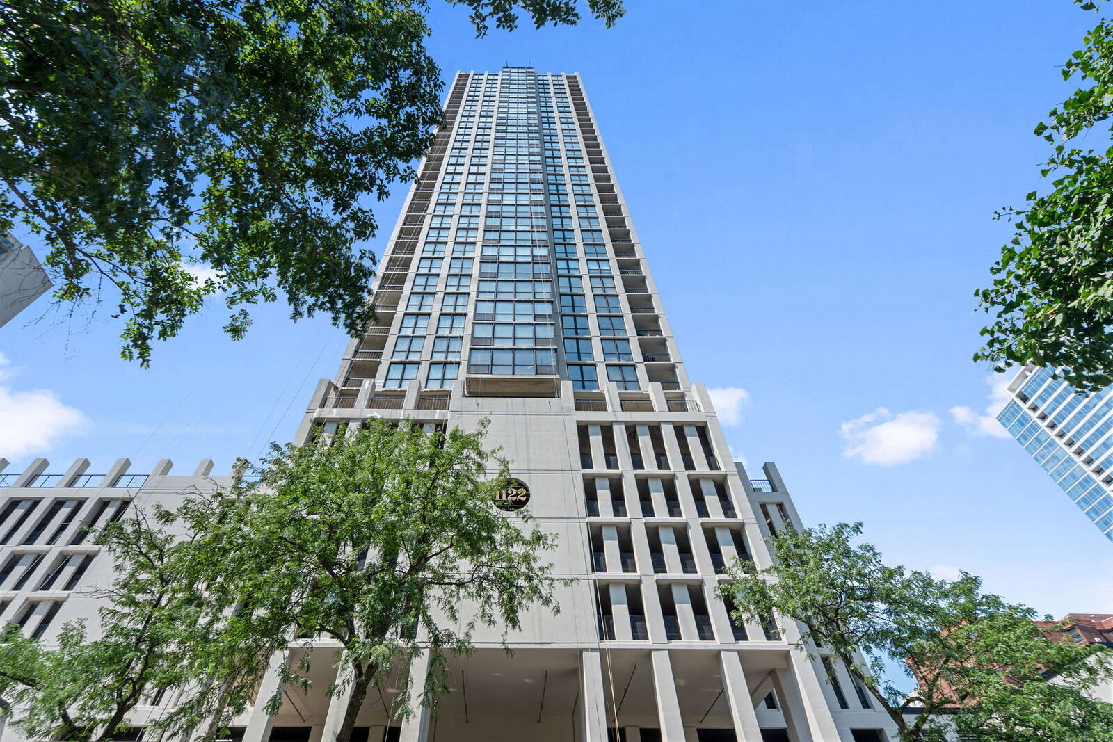 Property Photo: 1122 N Clark Street 1010 IL 60610