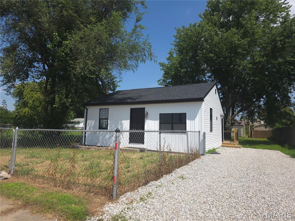 Property Photo: 1733 Wayne Lanter Avenue IL 62060