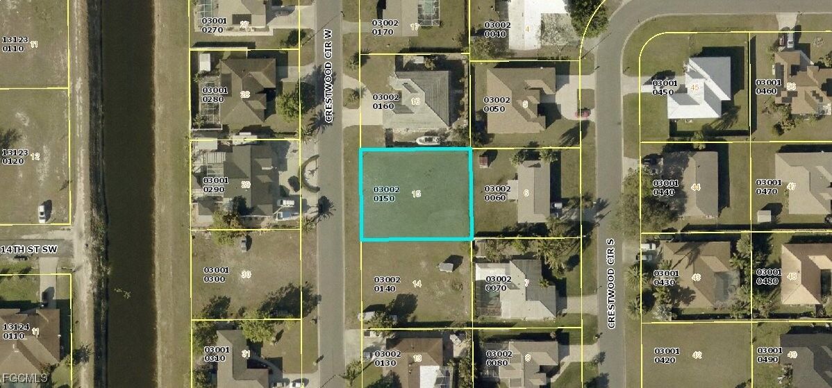 Property Photo: 1520 Crestwood Circle W FL 33936