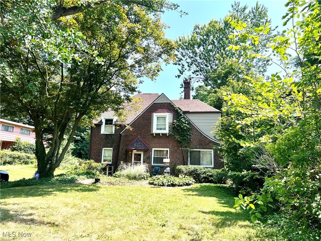 Property Photo:  1841 Goleta Avenue  OH 44504 