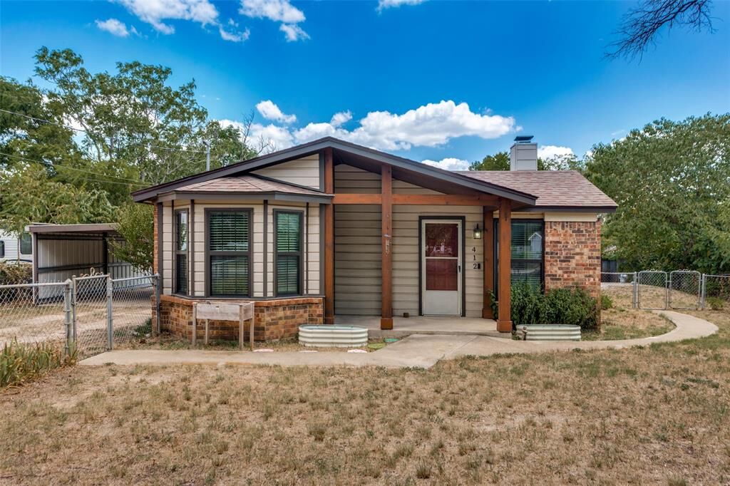 Property Photo: 412 Calgary Road TX 76020