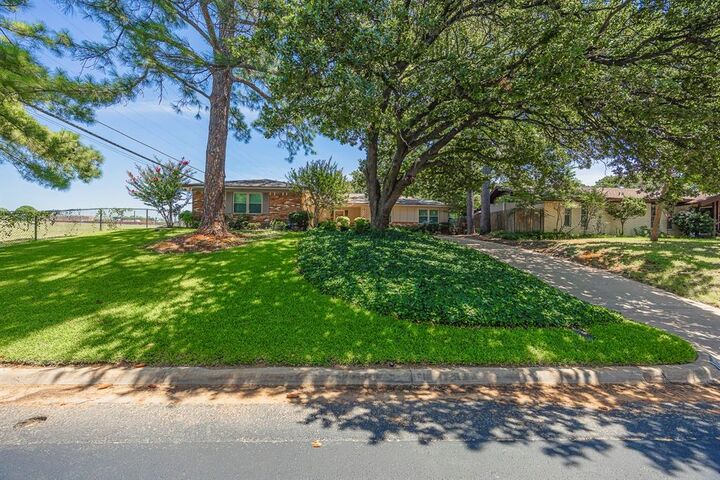Property Photo:  1128 Irwin Drive  TX 76053 