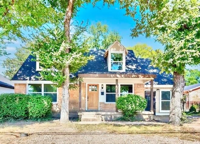 Property Photo: 311 N Jim Miller Road TX 75217