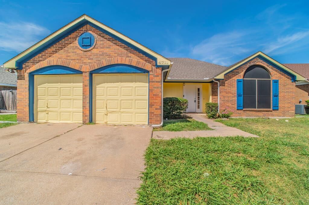 Property Photo:  4711 Waxwing Drive  TX 76018 