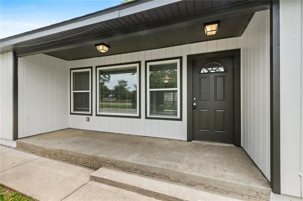 Property Photo: 1409 N Arkansas Street AR 72756