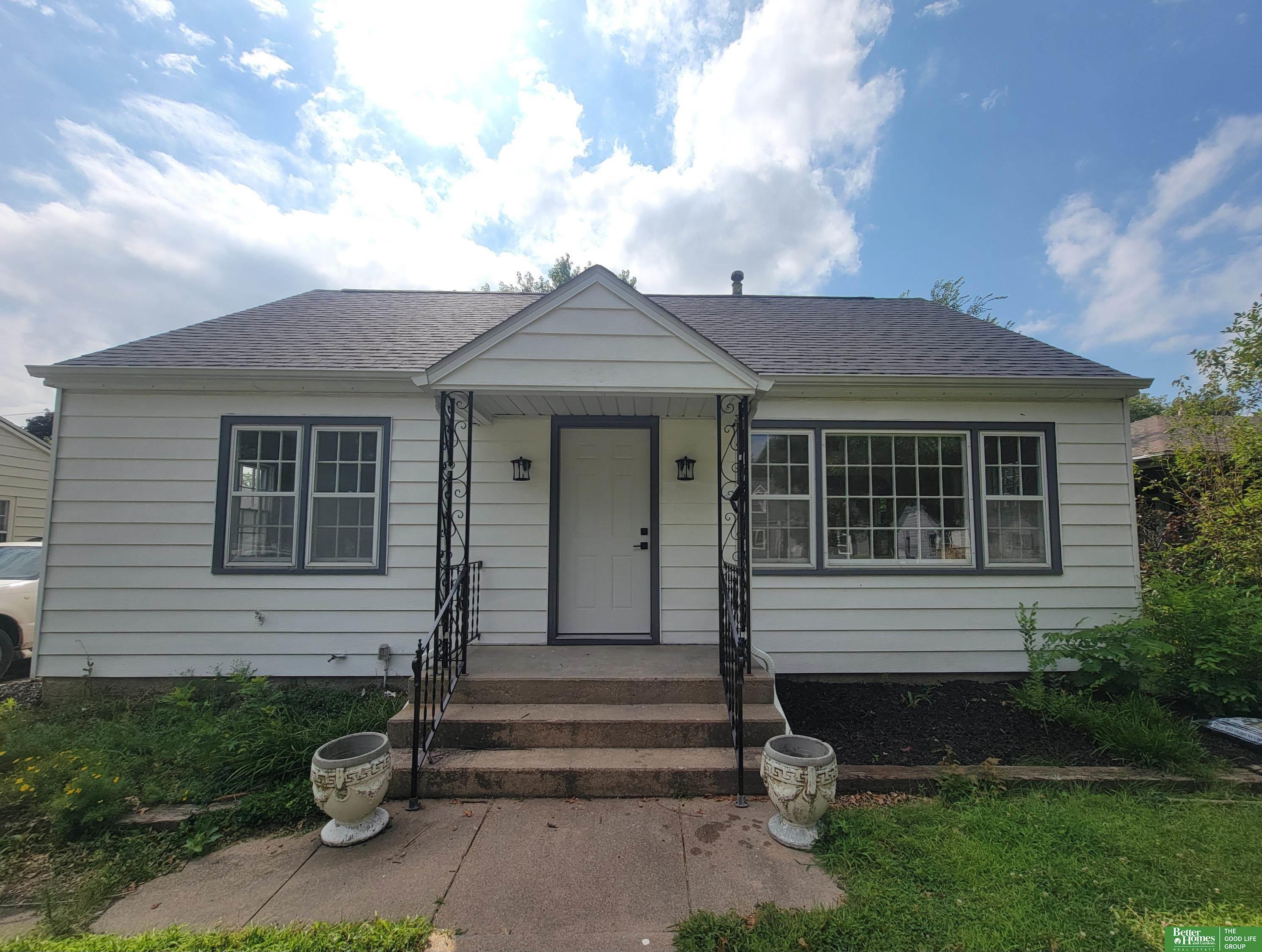 Property Photo: 1309 N Blackburn Avenue NE 68467