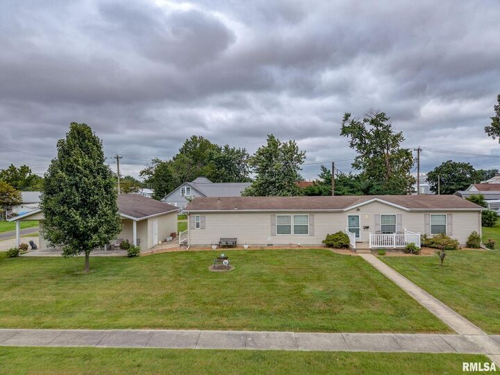 1111 S Jefferson Street  Salem IL 62881 photo