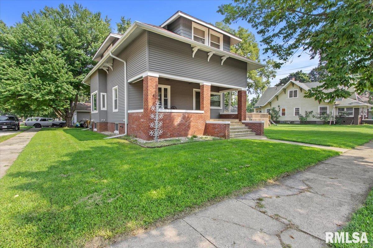 Property Photo:  715 Richard Street  IL 61537-1413 