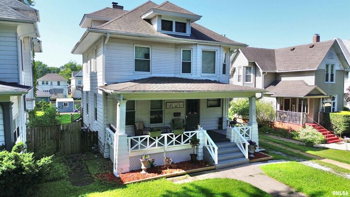 Property Photo:  631 5th Avenue South  IA 52732 