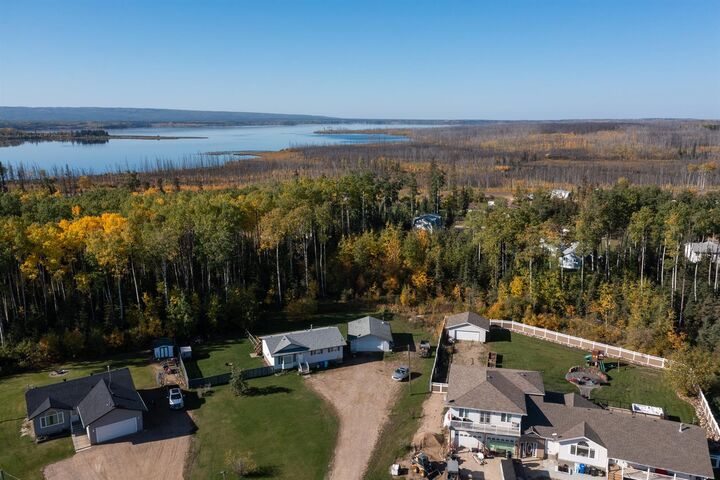 Property Photo: 121 Cheecham Court AB T0P 1J0