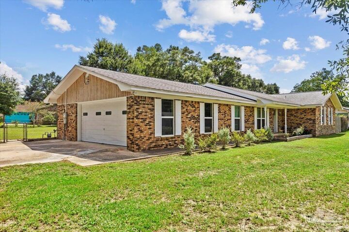 Property Photo: 2327 Inda Ave FL 32526