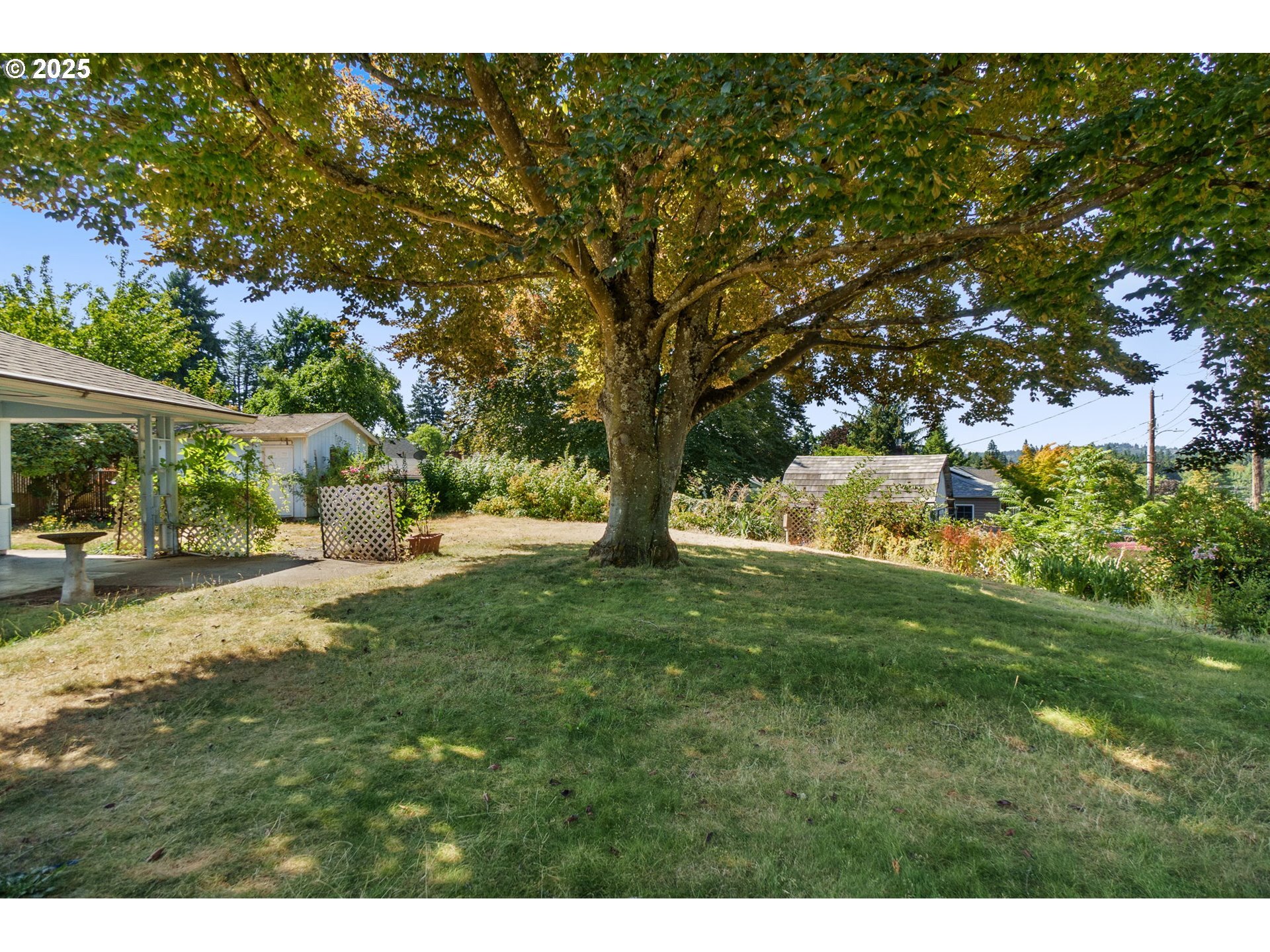 Property Photo: 11834 SE 33rd Ave OR 97222