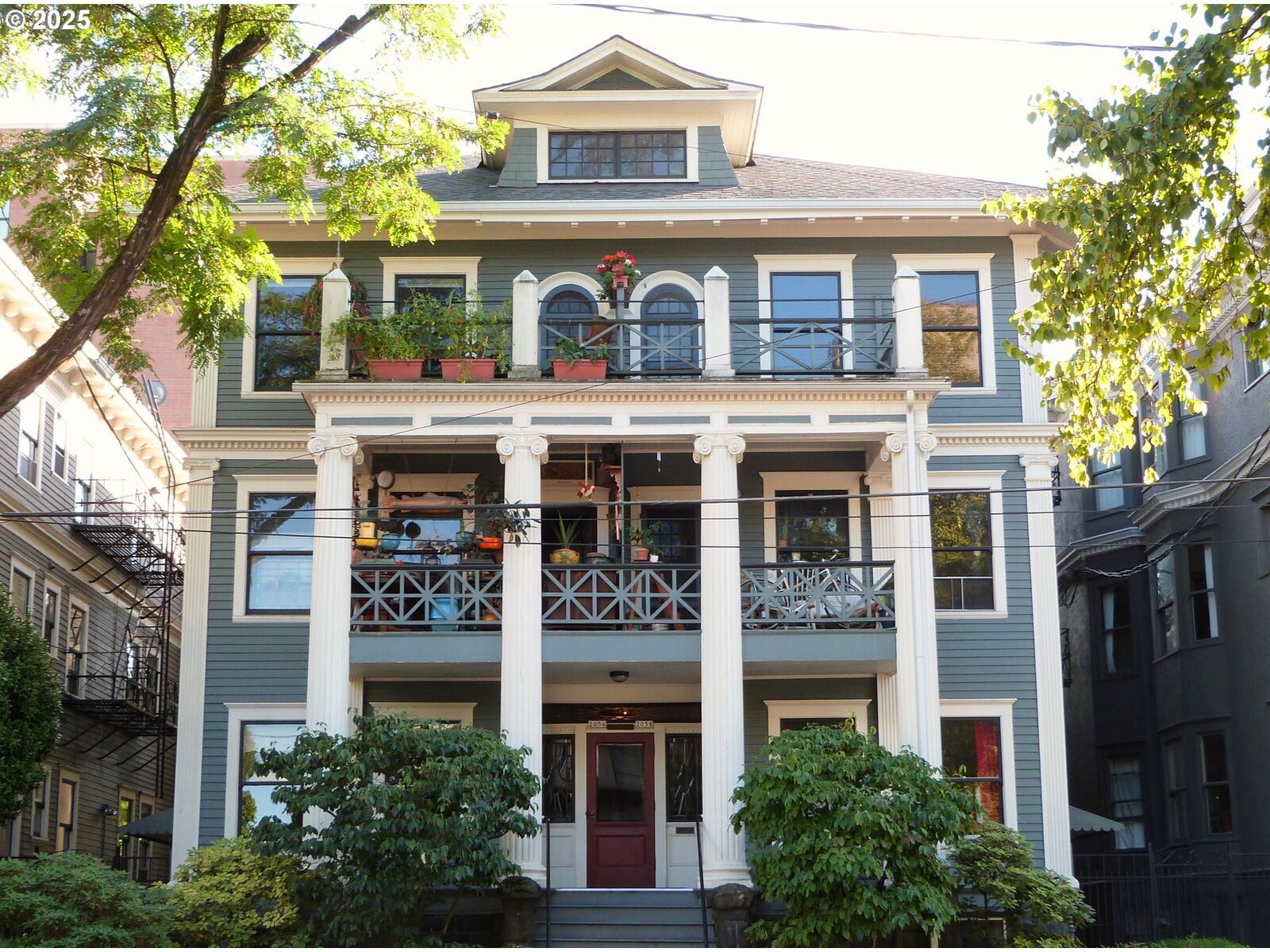 Property Photo: 2058 NW Flanders St 3 OR 97209