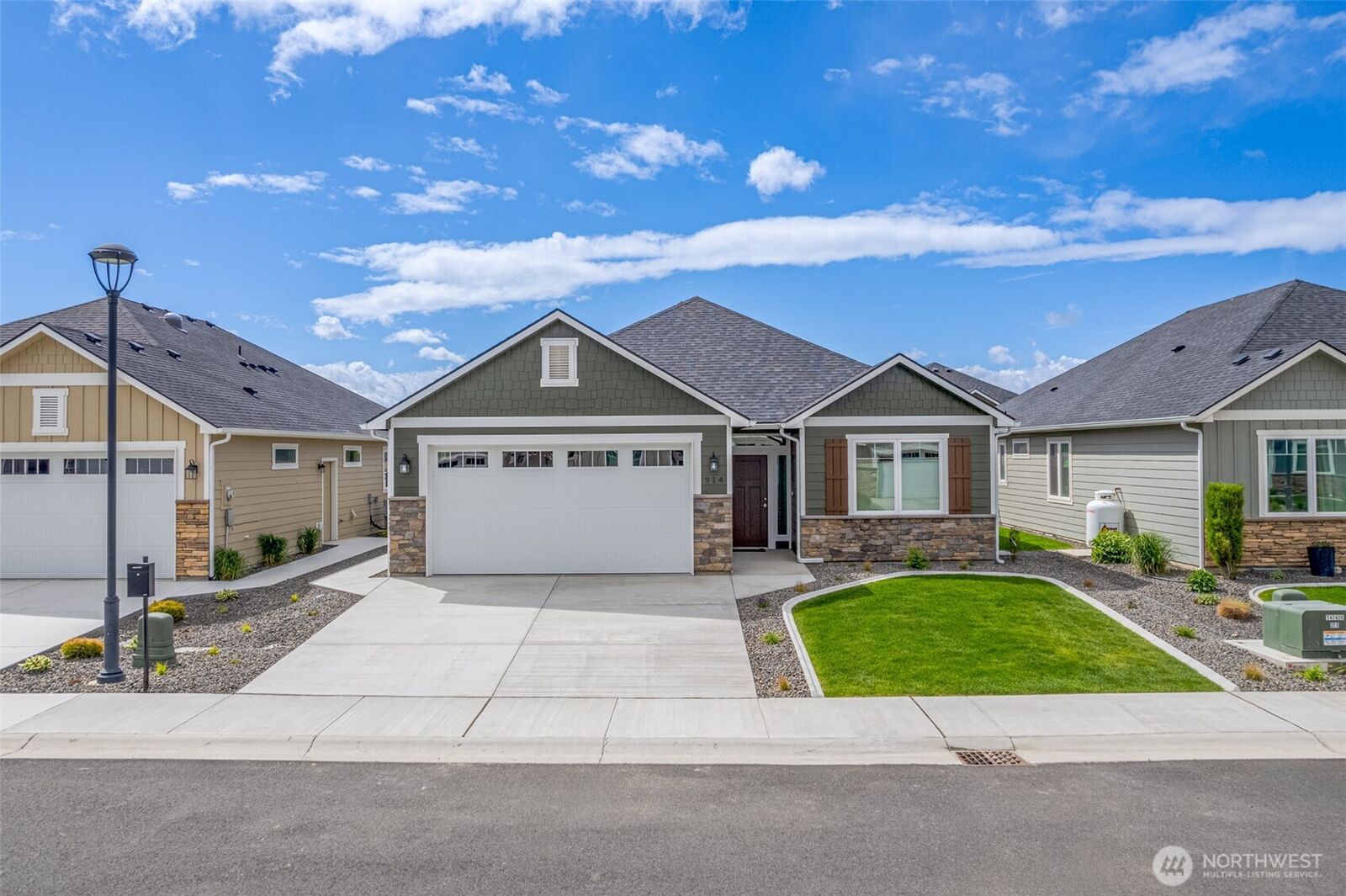 Property Photo:  816 N M Loop Drive SW  WA 98848 