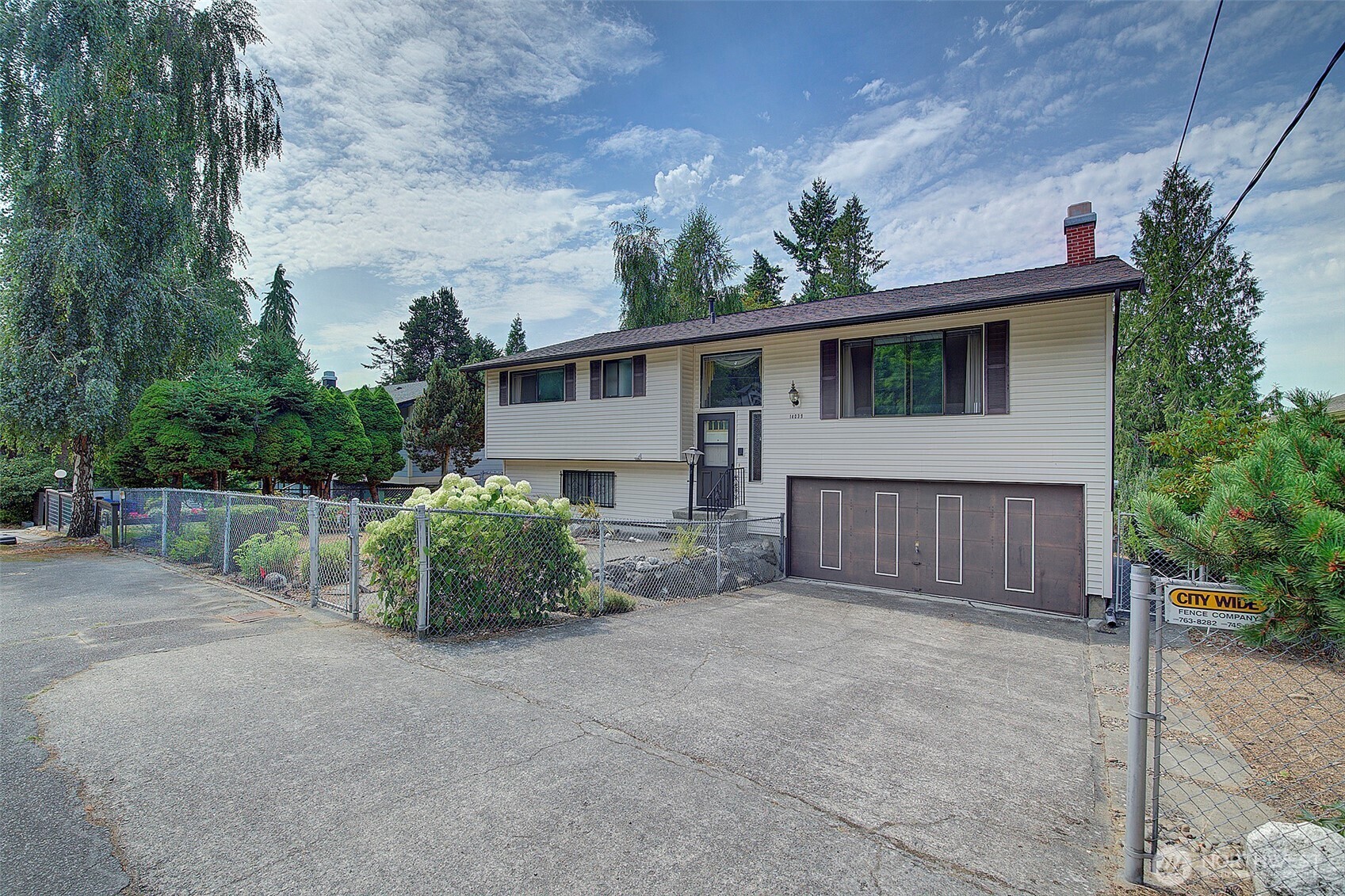 Property Photo: 14039 36th Avenue NE WA 98125