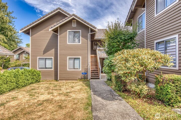 Property Photo: 17320 97th Place SW 610 WA 98070