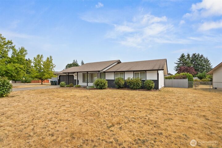 Property Photo:  1004  St. Michelle Ave  WA 98532 