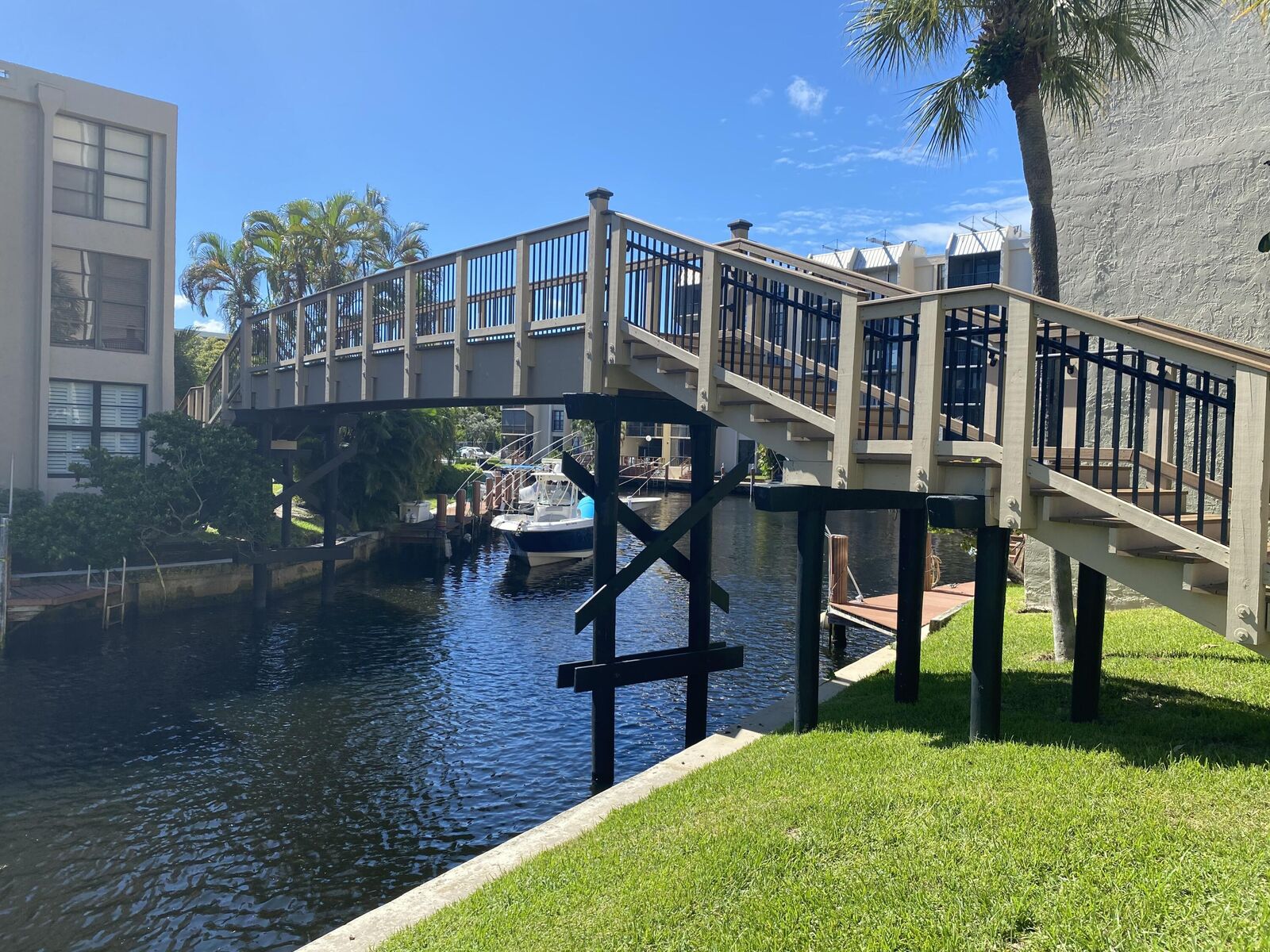 Property Photo: 21 Royal Palm Way 503 FL 33432