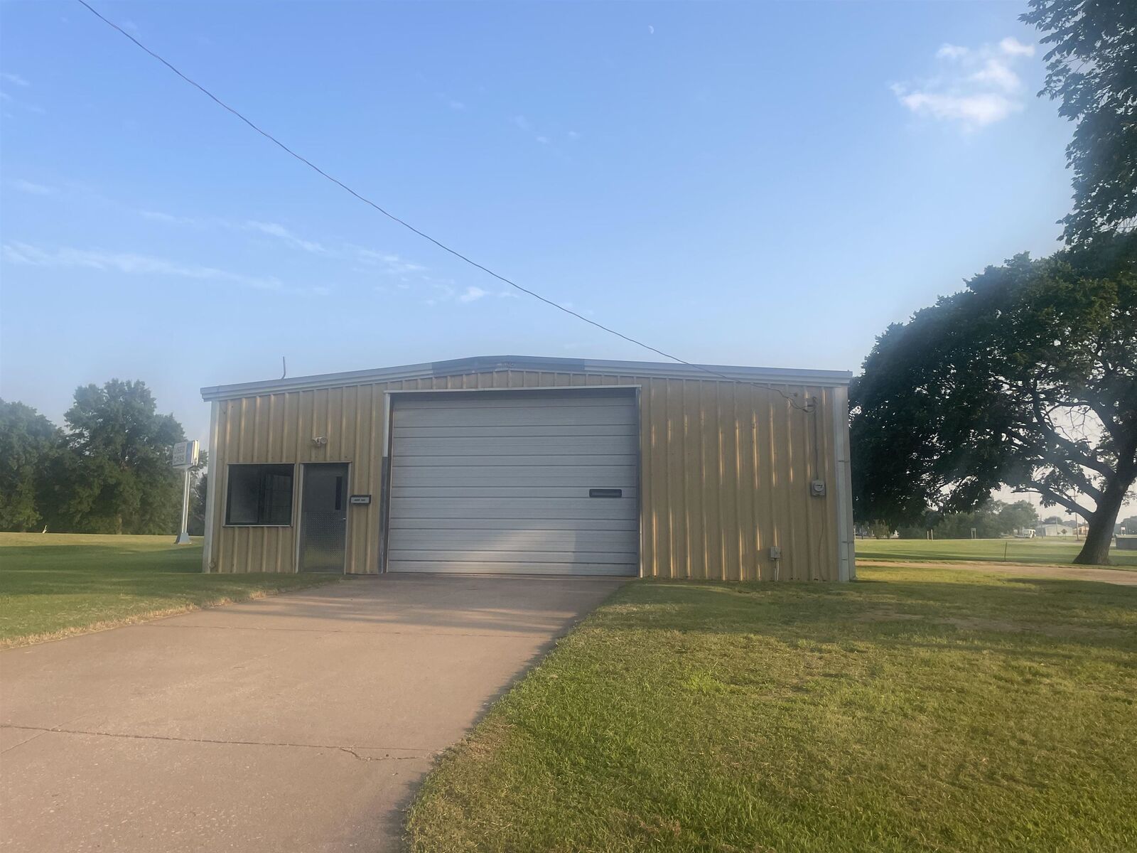 Property Photo:  903 E 8th St  KS 67058 