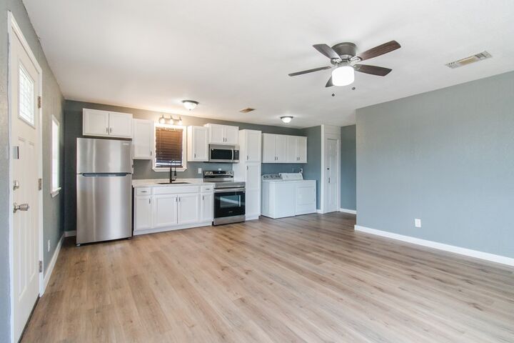 Property Photo: 718 W 15th St TX 76903
