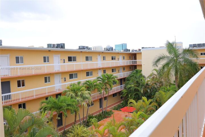Property Photo:  7815 Camino Real I-414  FL 33143 