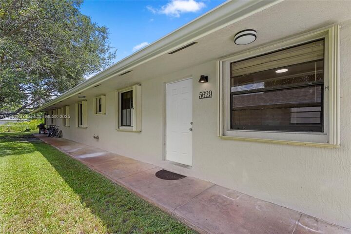 Property Photo: 5629 Taft St 5629 FL 33021