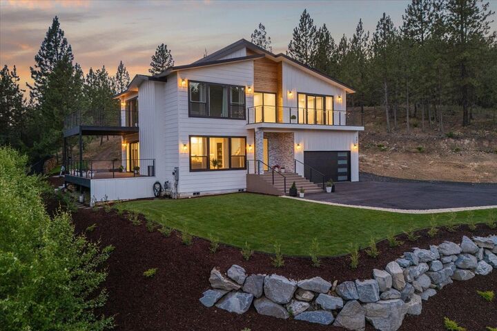 Property Photo:  5825 N Del Rey Dr  WA 99027 