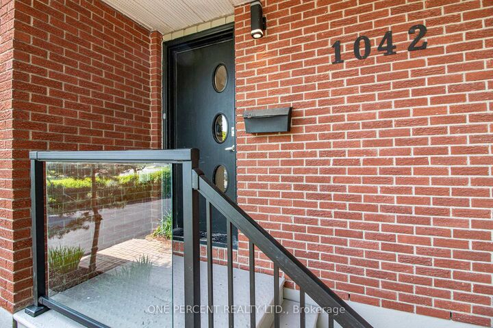 Property Photo: 1042 Harkness Avenue ON K1V 6P2
