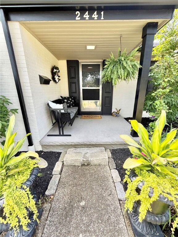 Property Photo:  2441 Broadlawn Dr  PA 15241 