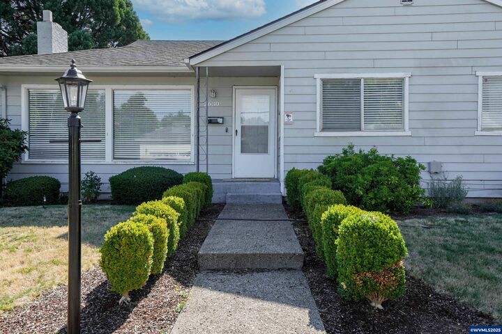 Property Photo: 2630 Mountain View Dr S OR 97302