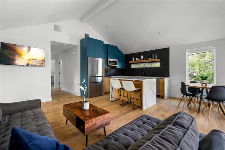Property Photo: 2416 E 10th Street TX 78702