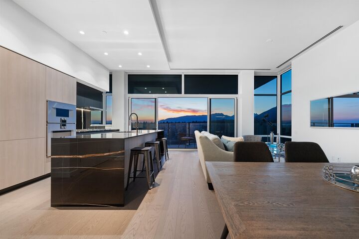 Photo de la propriété:  1500 Fern Street 3201  BC V7J 0E6 