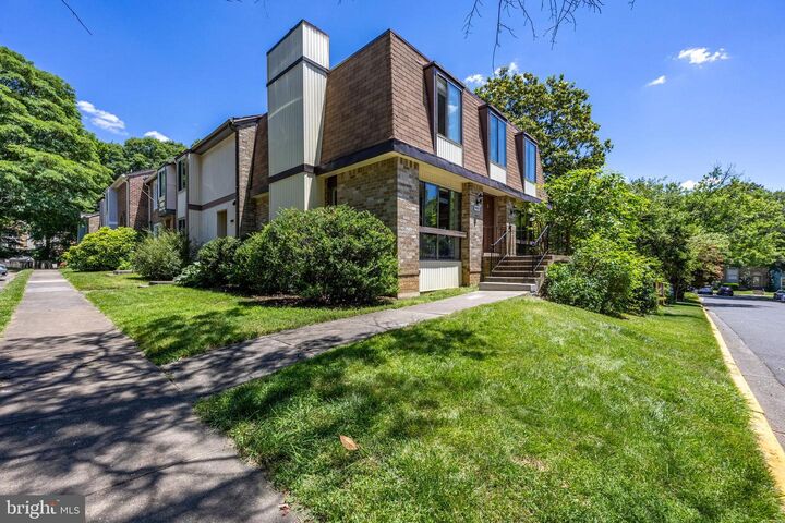 6023 Forrest Hollow Lane  Springfield VA 22152 photo