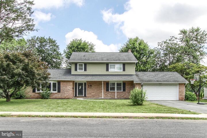 Property Photo: 713 Yorkshire Drive PA 17013