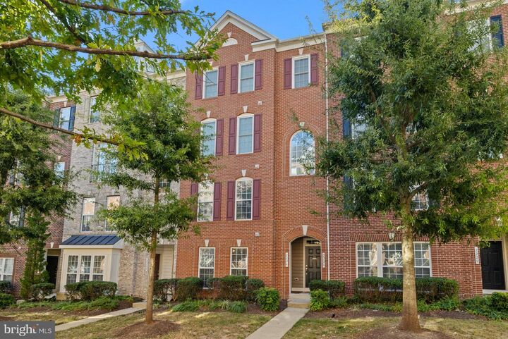 Property Photo: 2224 Margraf Circle VA 22191