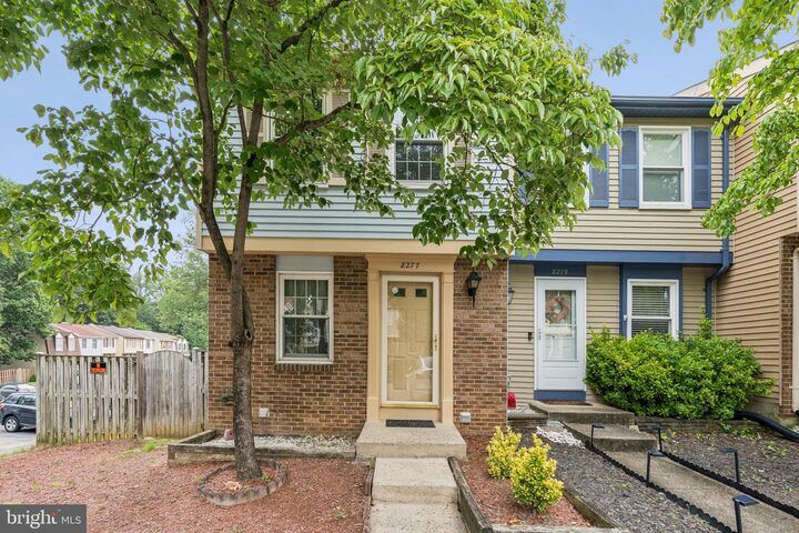 8277 Crestmont Circle  Springfield VA 22153 photo