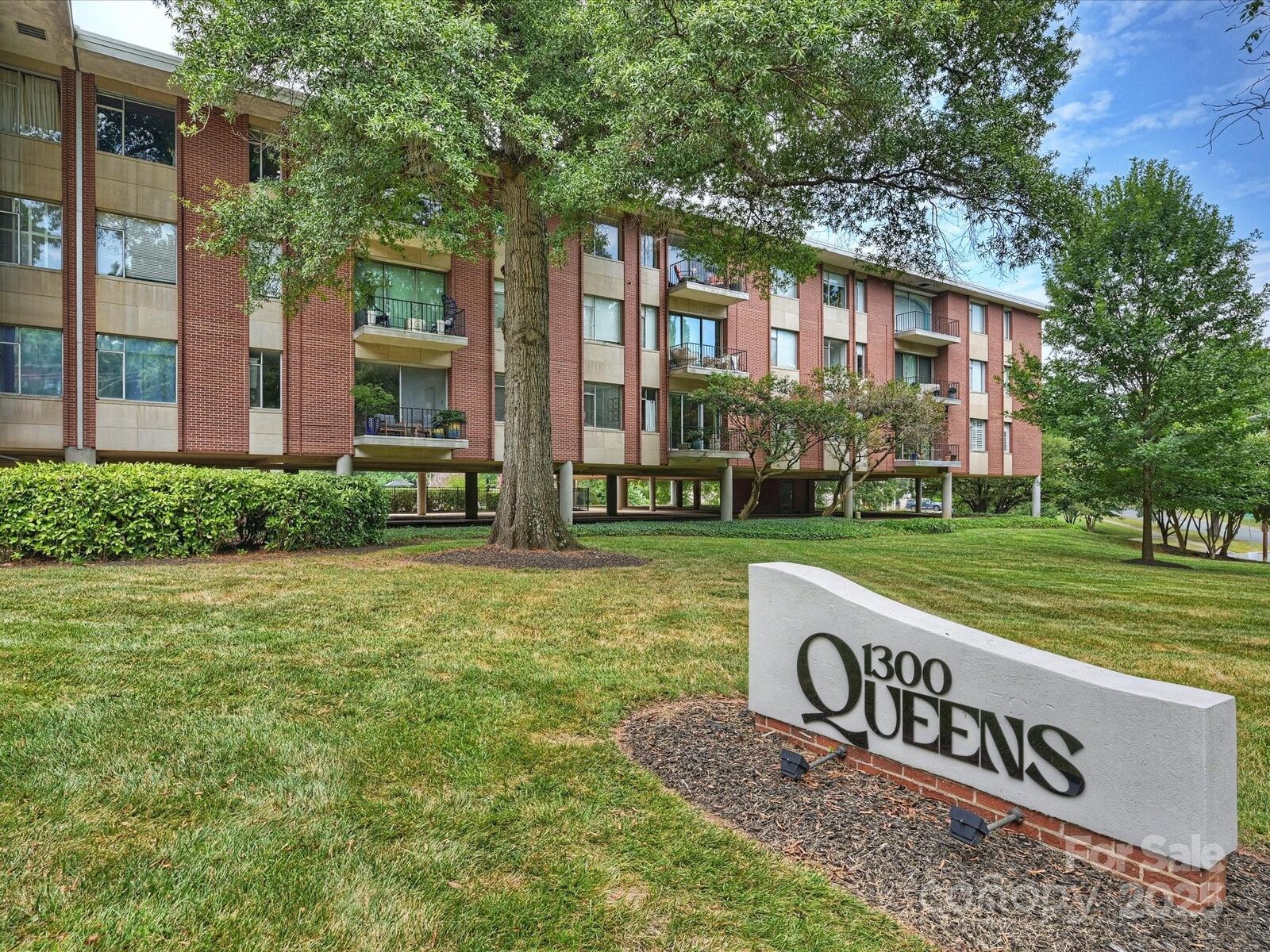 Property Photo: 1300 Queens Road 202 NC 28207