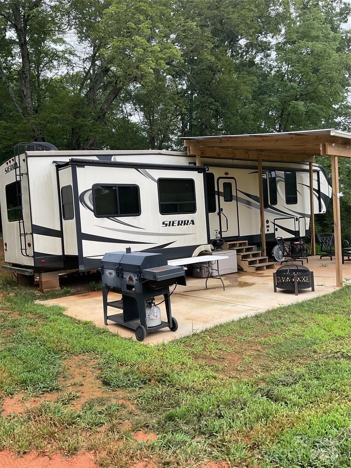 Property Photo: 332 Linville Road NC 28761