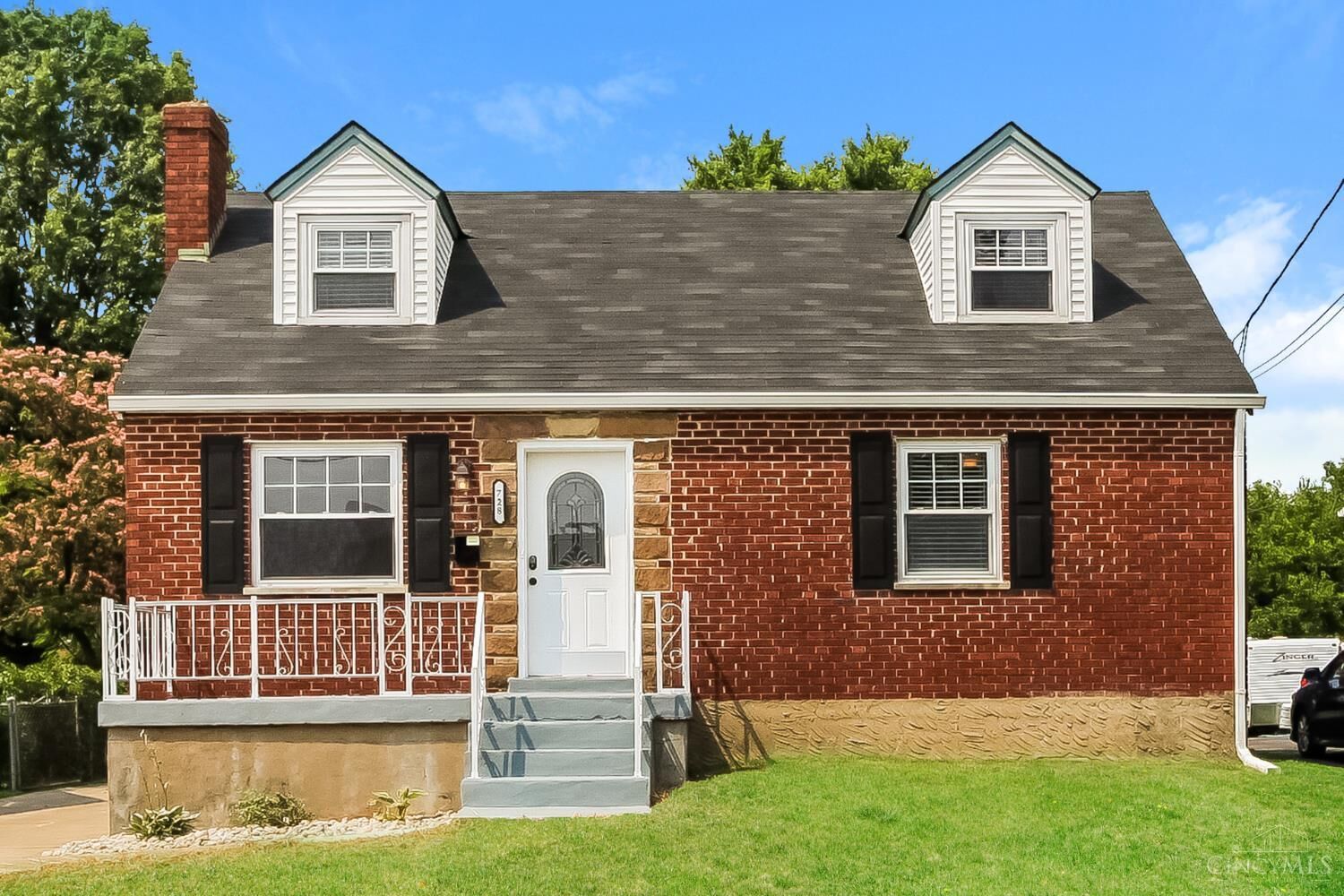 Property Photo: 728 Maple Drive OH 45215