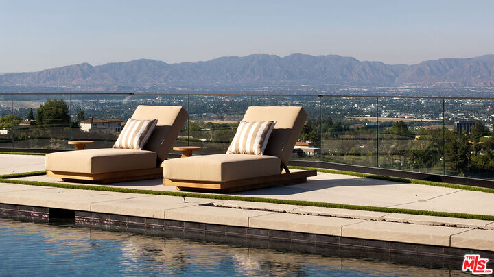 Property Photo:  16401 Mulholland Dr  CA 90049 