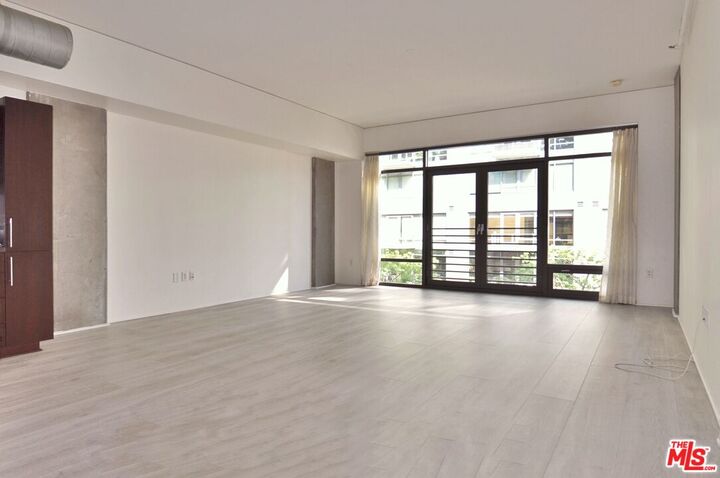 Property Photo: 1111 S Grand Ave CA 90015