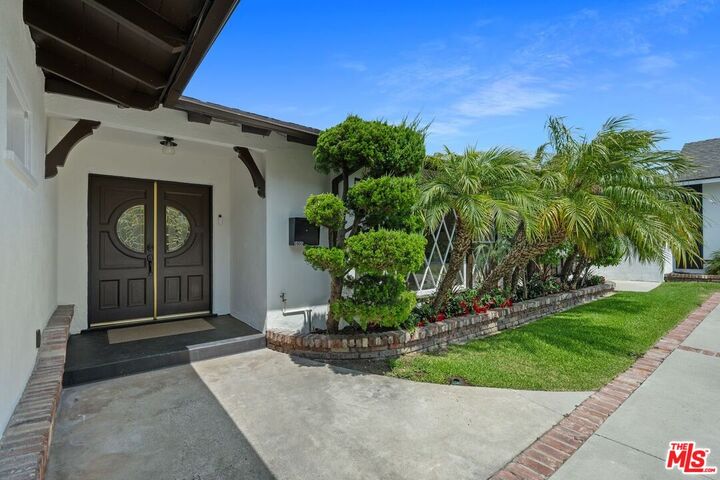 Property Photo:  5905 S Chariton Ave  CA 90056 