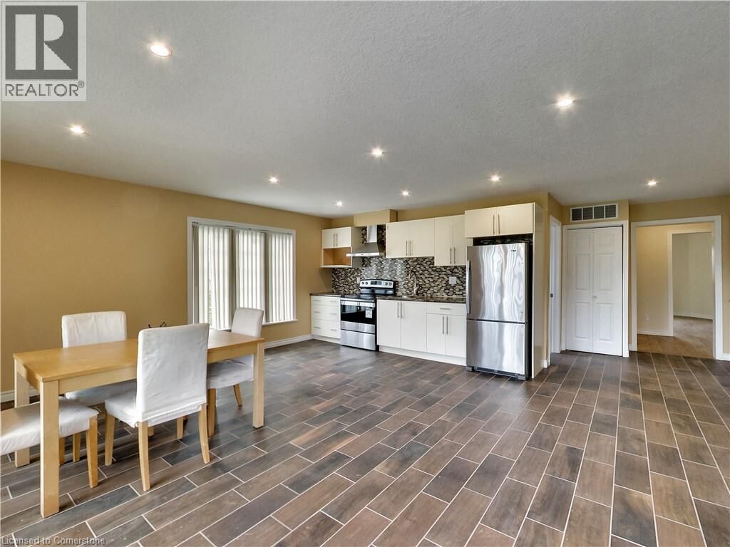Photo de la propriété:  759 Rymal Road East A  ON L8W 1B6 